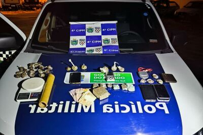 Imagem da notícia Polícia apreende adolescente e prende três por tráfico com quase 500g de maconha em Chapadão do Sul